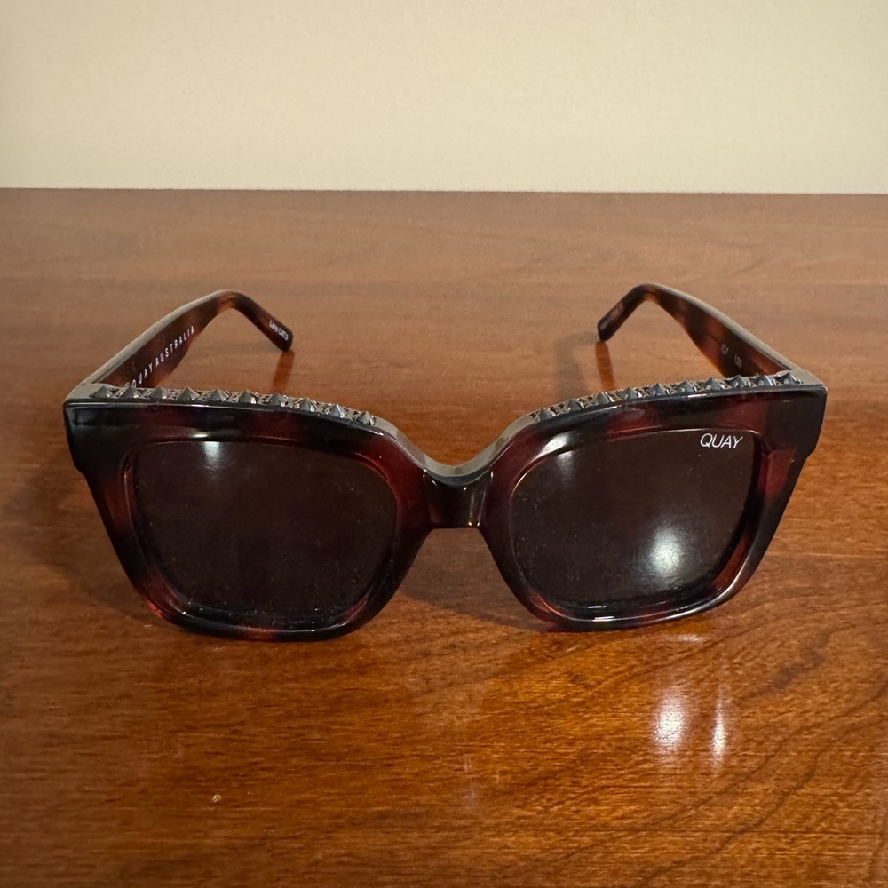 NWOT Quay Australia Sunglasses